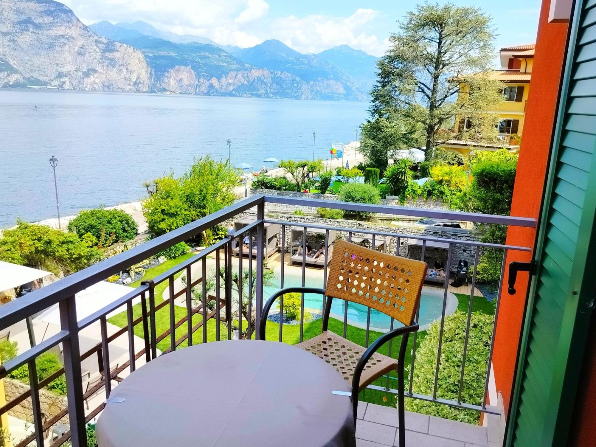 Lake Front Hotel Brenzone Kültér fotó