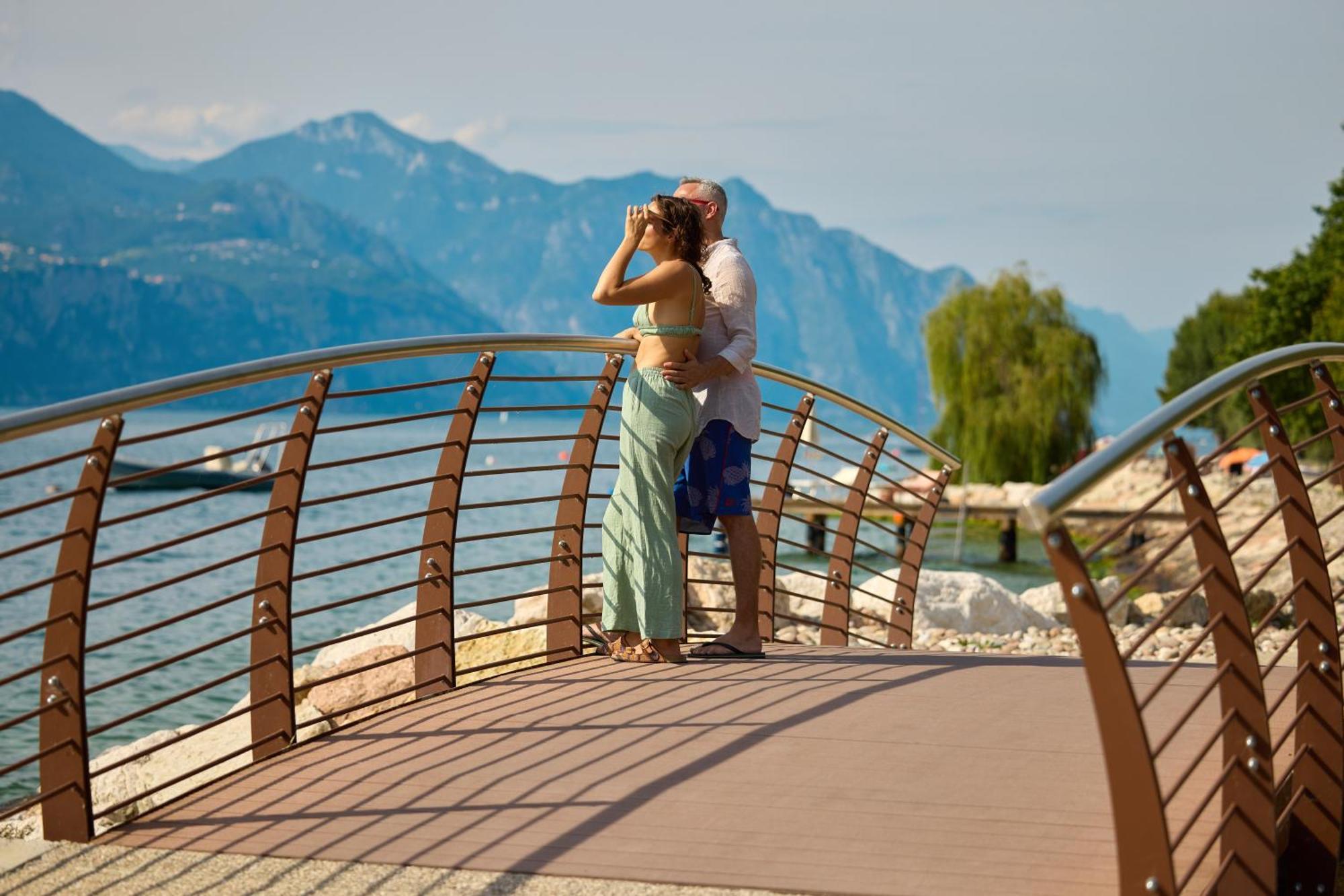 Lake Front Hotel Brenzone Kültér fotó