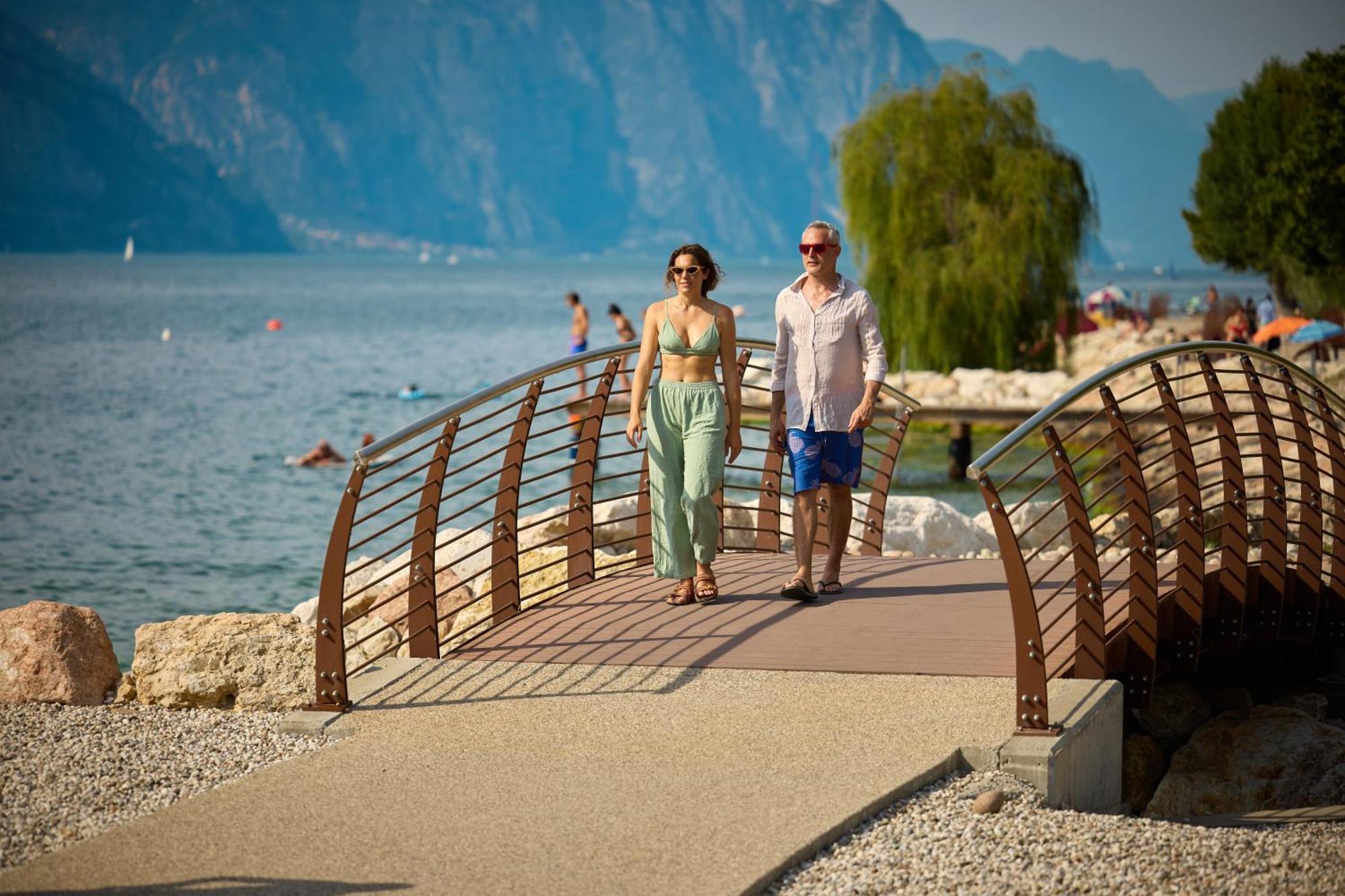 Lake Front Hotel Brenzone Kültér fotó
