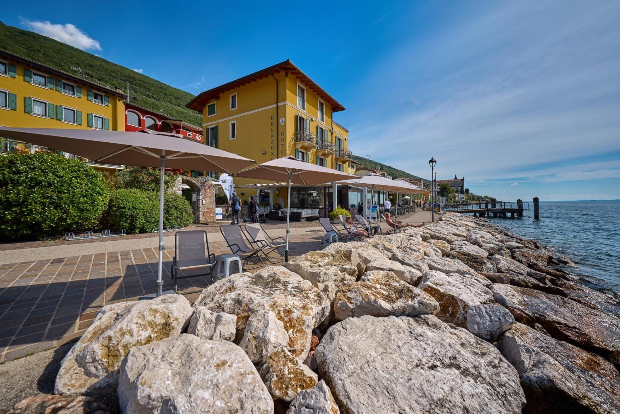 Lake Front Hotel Brenzone Kültér fotó