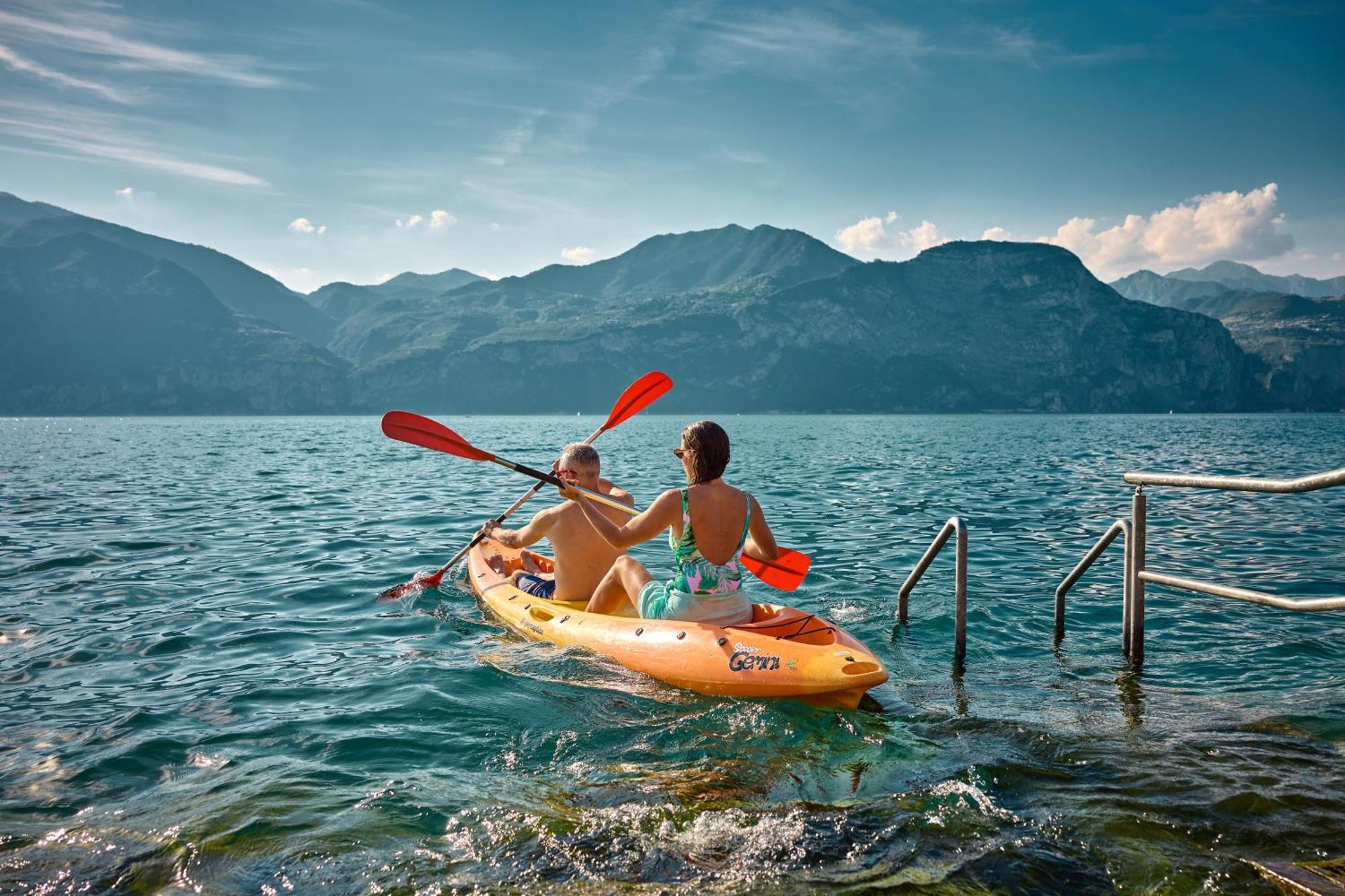 Lake Front Hotel Brenzone Kültér fotó